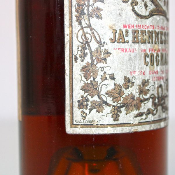 Hennessy 3 Stars Cognac Bot 1940 label side