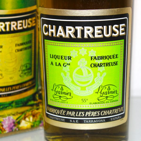 Chartreuse Gruen Liqueur mit Box etikett