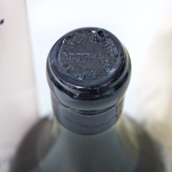 Martell Extra 44% wax capsule top