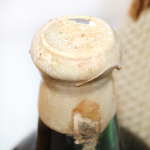 1900 Niepoort Porto Colheita capsule